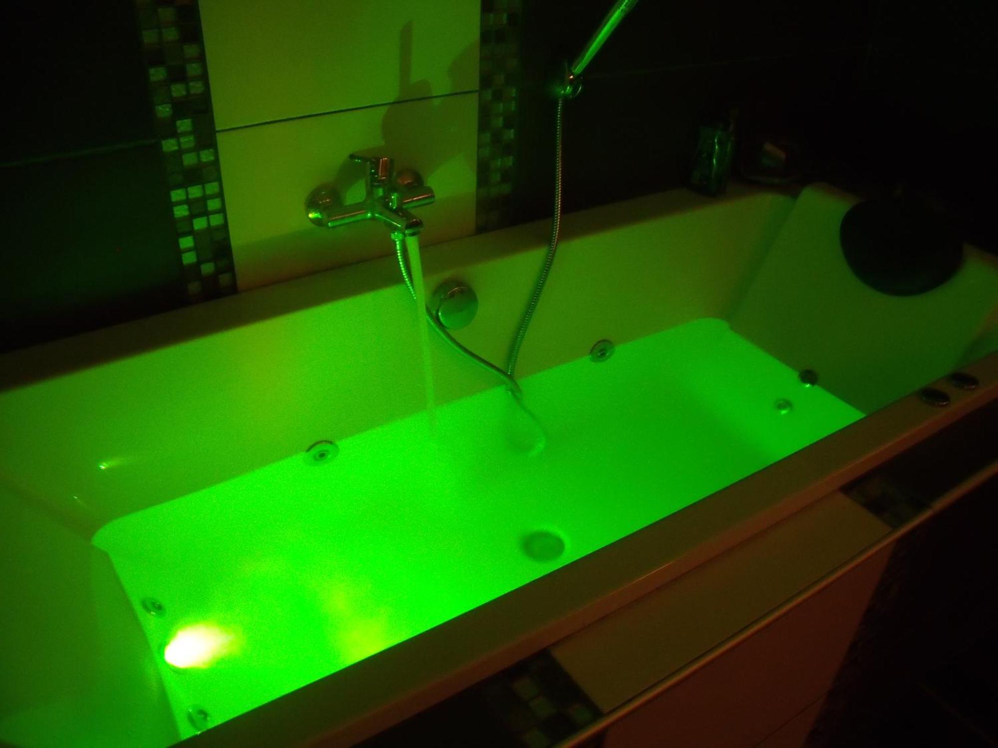 Chambres D Hotes ,Hotel ,Secret D'Une Nuit A Vicq Pres De Onnaing,Avec Piscine 外观 照片