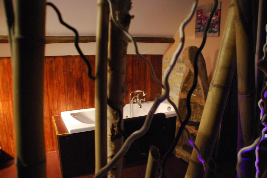 Chambres D Hotes ,Hotel ,Secret D'Une Nuit A Vicq Pres De Onnaing,Avec Piscine 外观 照片